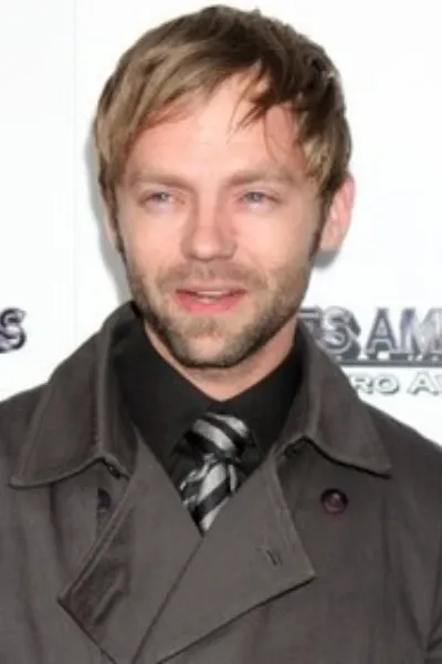 Esteban Powell photo