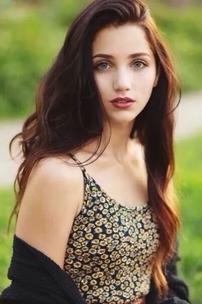 Emily Rudd photo