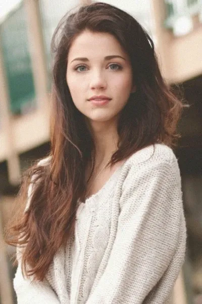 Emily Rudd photo