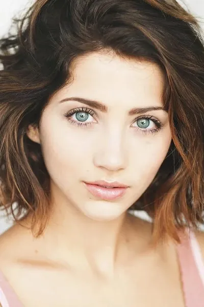 Emily Rudd photo