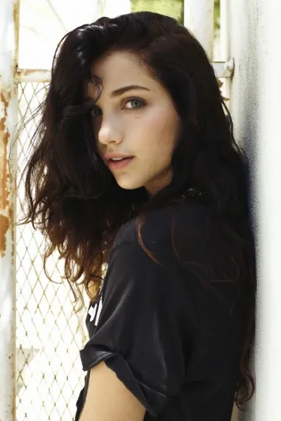 Emily Rudd photo