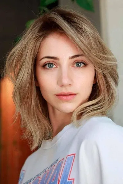 Emily Rudd photo