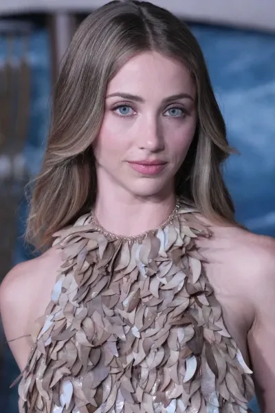 Emily Rudd photo