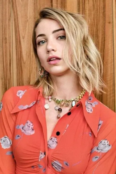 Emily Rudd photo