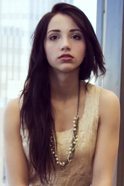 Emily Rudd photo