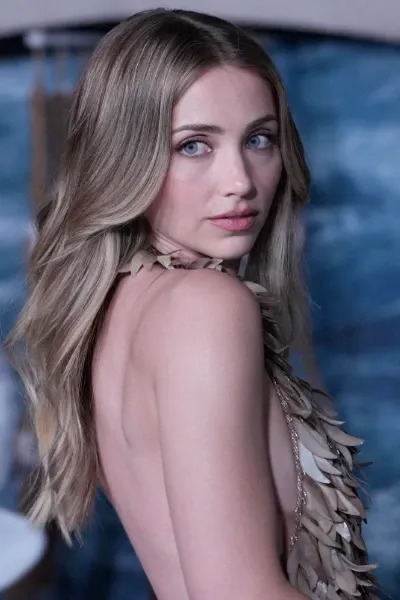 Emily Rudd photo