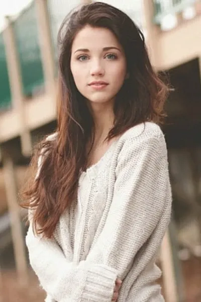 Emily Rudd photo