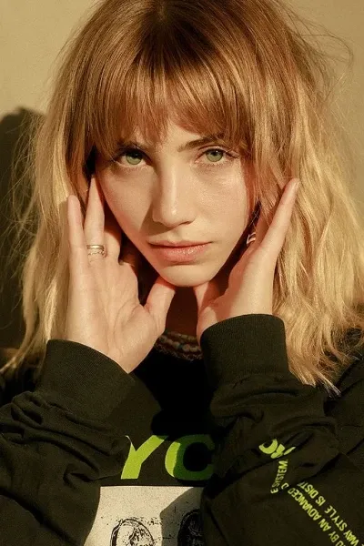 Emily Rudd photo