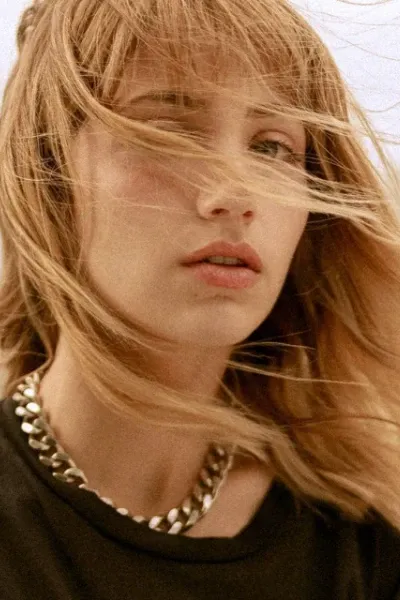 Emily Rudd photo