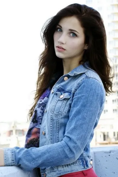 Emily Rudd photo