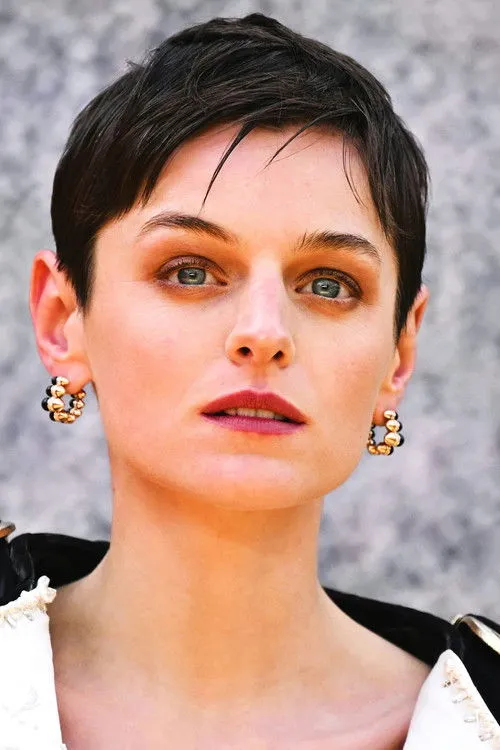 Emma Corrin photo