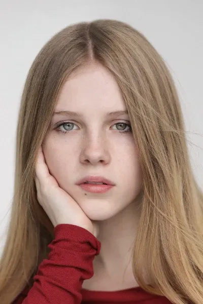 Alyla Browne photo