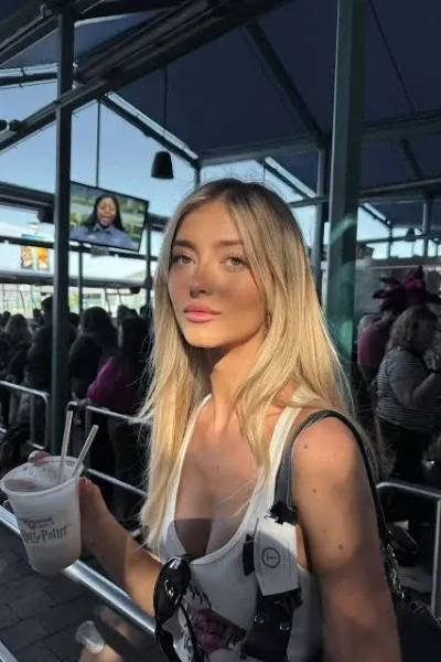 Emily Dobson photo