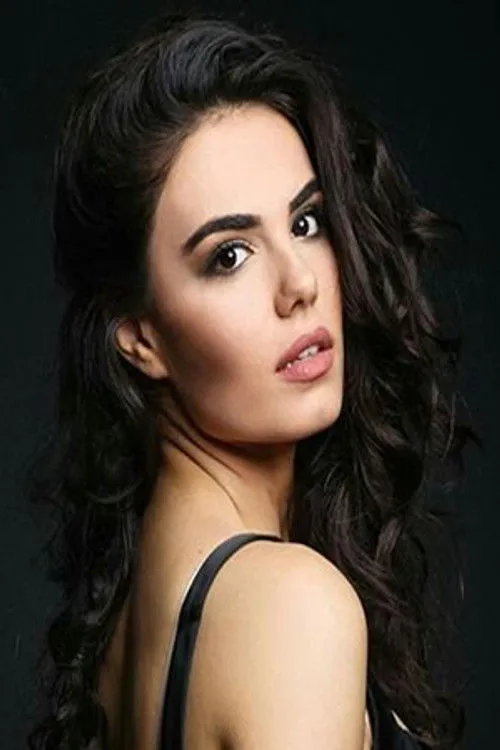 Özgü Kaya photo
