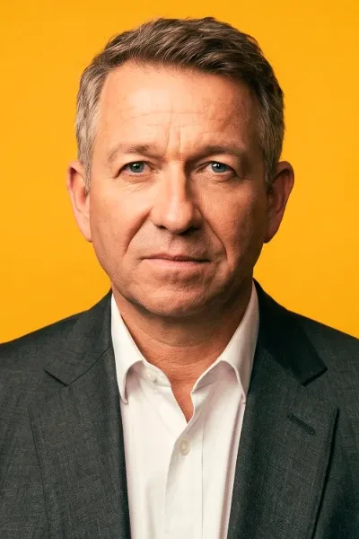 Sean Pertwee photo