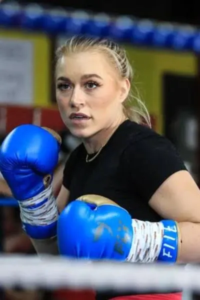 Elle Brooke photo