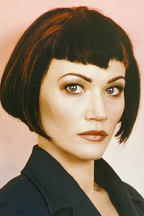 Sarah Wynter photo
