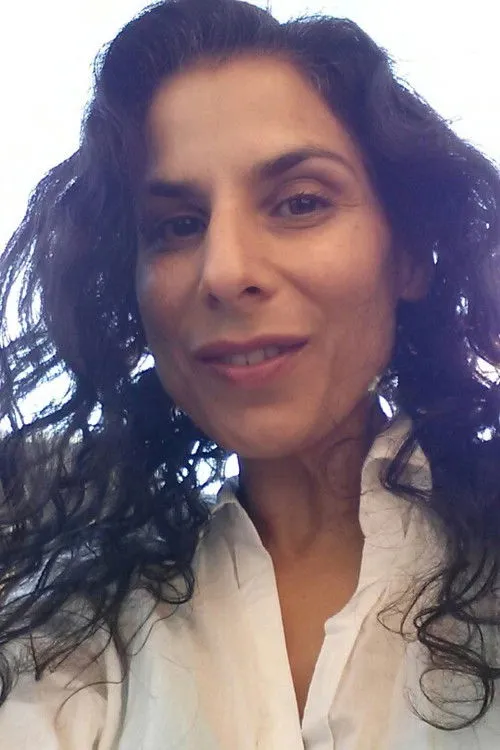 Laara Sadiq photo