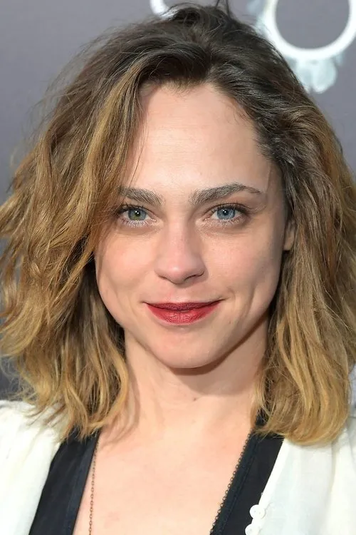 Fiona Dourif photo