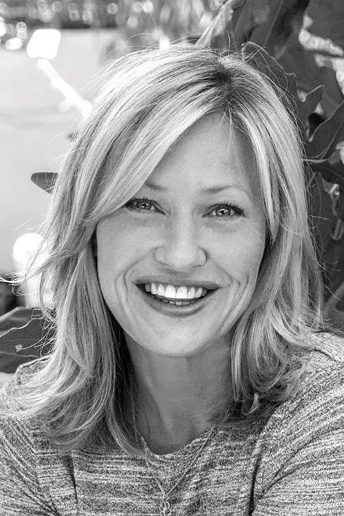 Joey Lauren Adams photo