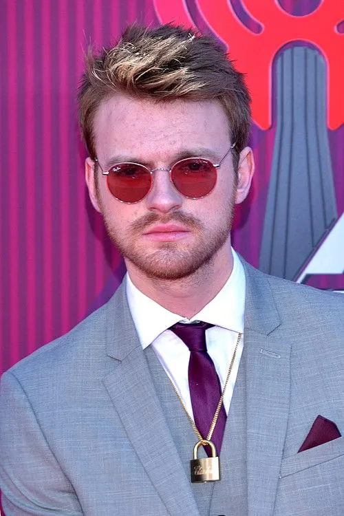 FINNEAS photo