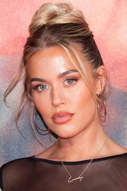 Lottie Tomlinson photo