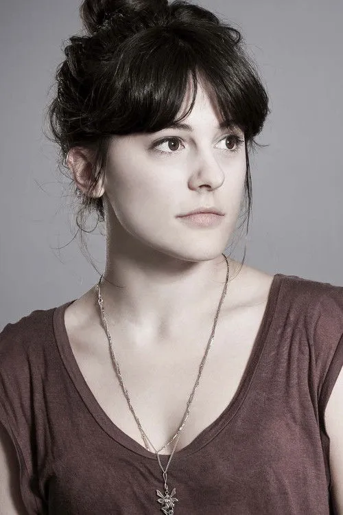 Phoebe Fox photo