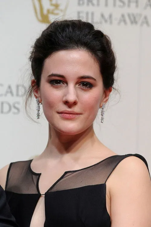 Phoebe Fox photo