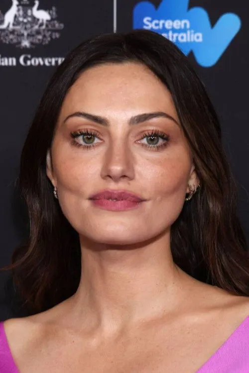 Phoebe Tonkin photo