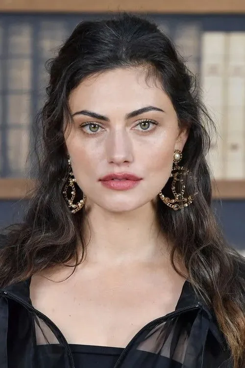 Phoebe Tonkin photo