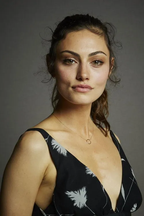 Phoebe Tonkin photo