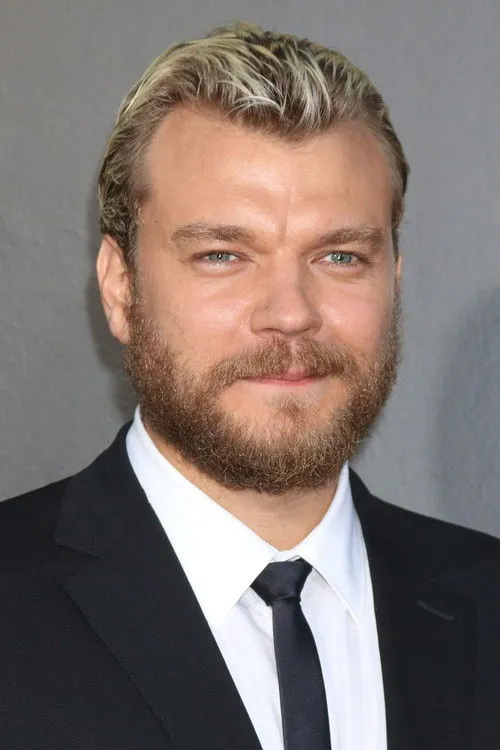 Pilou Asbæk photo