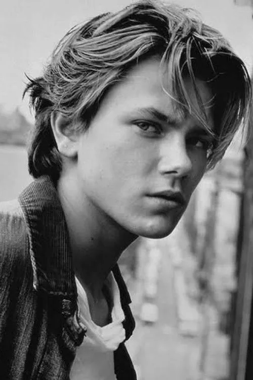 River Phoenix photo