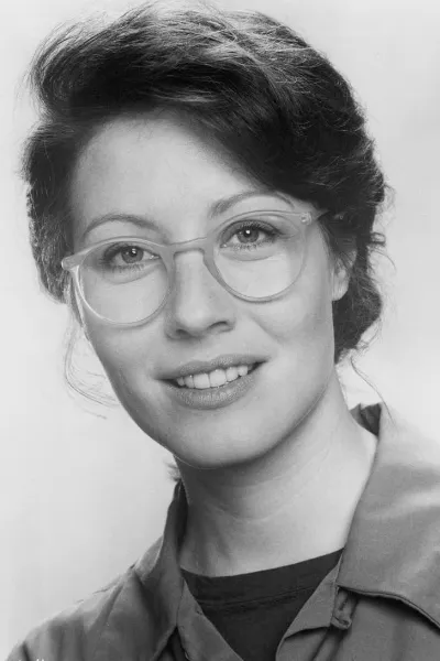 Linda Kozlowski photo