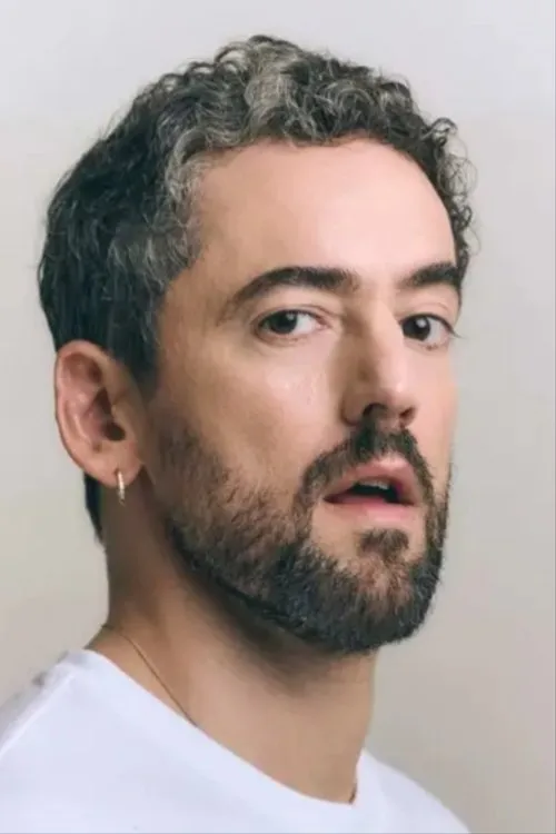 Luis Gerardo Méndez photo