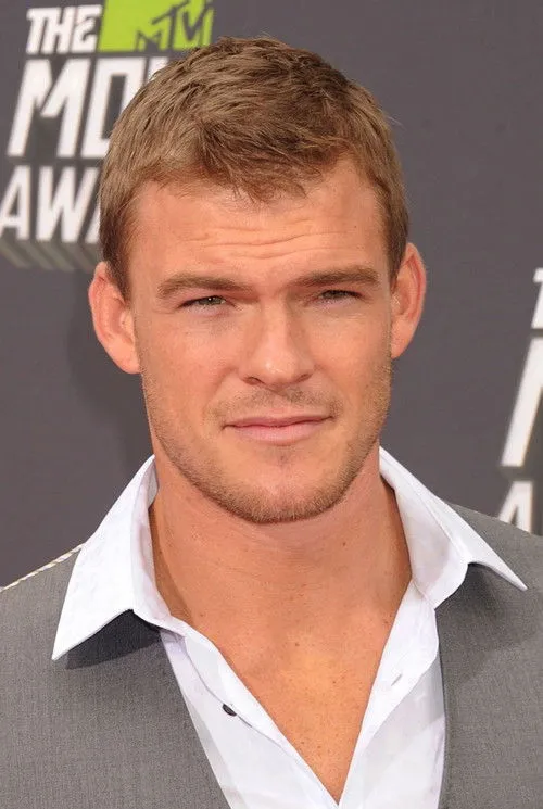 Alan Ritchson photo
