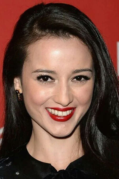 Julie Estelle photo
