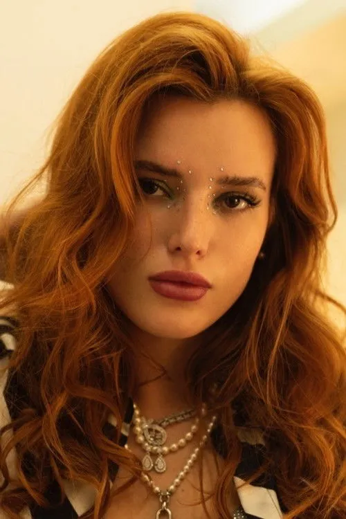 Bella Thorne photo