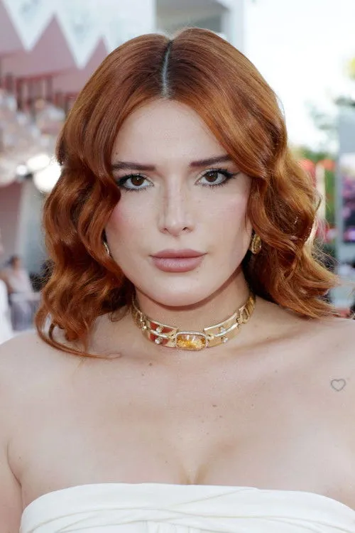 Bella Thorne photo
