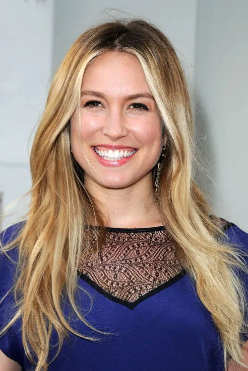 Sarah Carter photo