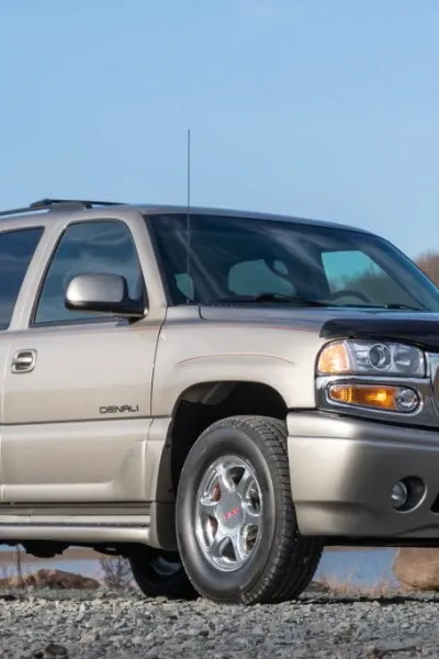 2001 GMC Yukon Denali photo