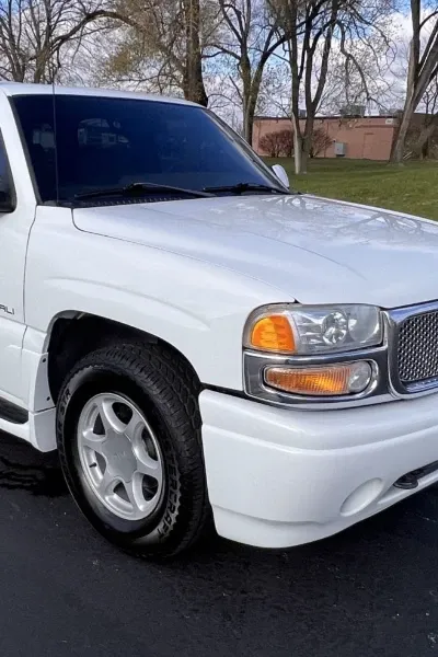 2001 GMC Yukon Denali photo