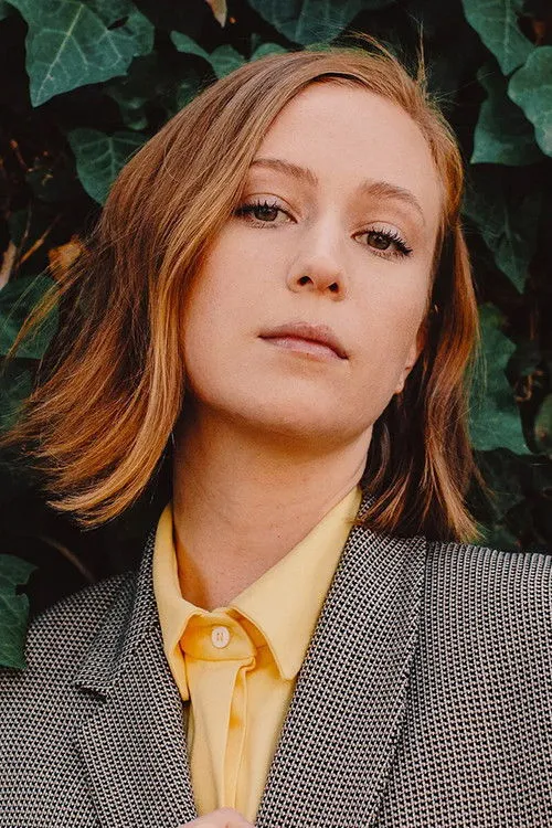 Hannah Einbinder photo