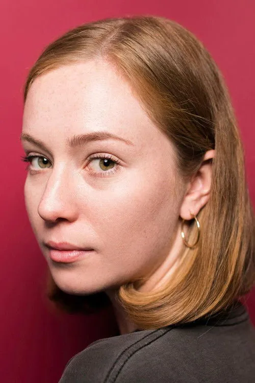 Hannah Einbinder photo