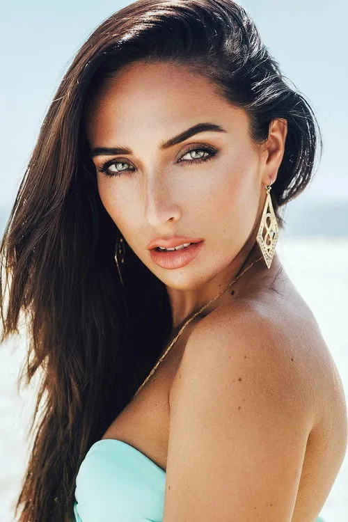 Chelsea Pereira photo