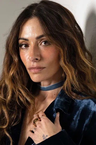 Sarah Shahi photo