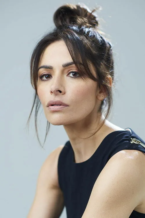 Sarah Shahi photo