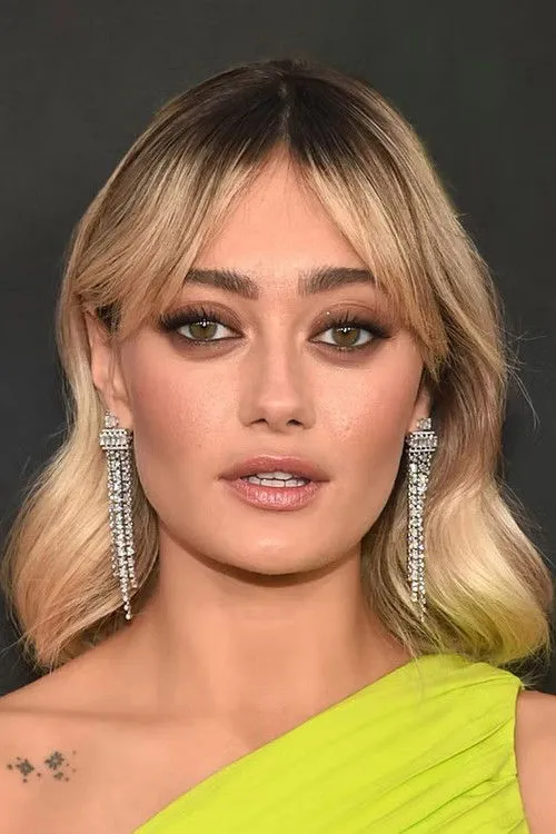Ella Purnell photo