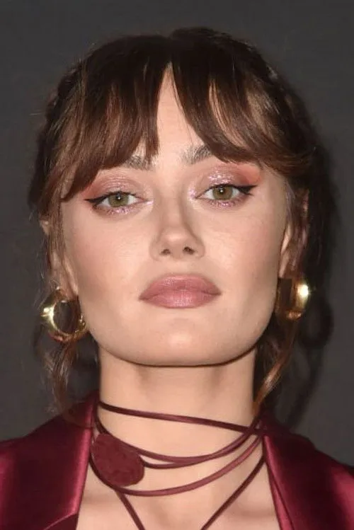 Ella Purnell photo