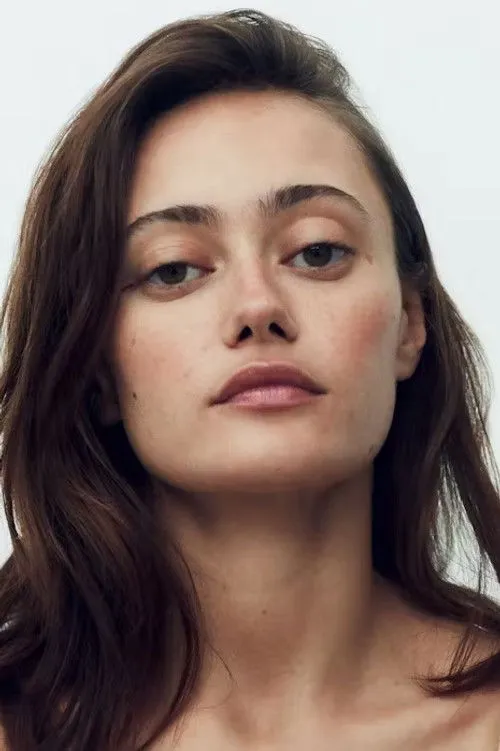 Ella Purnell photo